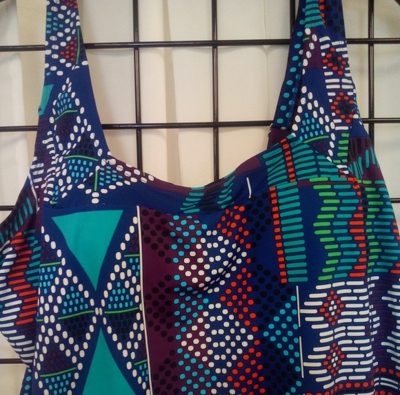 Roamans Plus size Tankini Top Multicolored 18W Built in bra NWOT - Picture 2 of 5